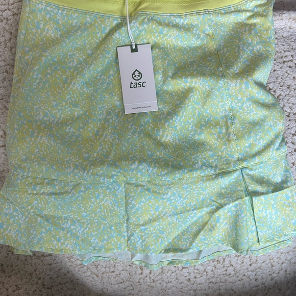 Tasc Rhythm Skirt 15 in - Picture 3 of 7